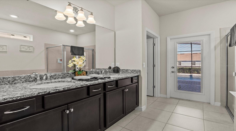 DAVENPORT, Florida 33897, 7 Bedrooms Bedrooms, ,5 BathroomsBathrooms,Residential,For Sale,LILAC,0,MFRS5154199