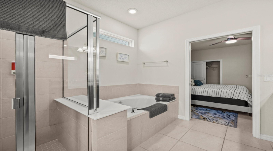 DAVENPORT, Florida 33897, 7 Bedrooms Bedrooms, ,5 BathroomsBathrooms,Residential,For Sale,LILAC,0,MFRS5154199