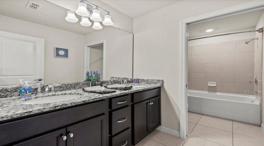 DAVENPORT, Florida 33897, 7 Bedrooms Bedrooms, ,5 BathroomsBathrooms,Residential,For Sale,LILAC,0,MFRS5154199