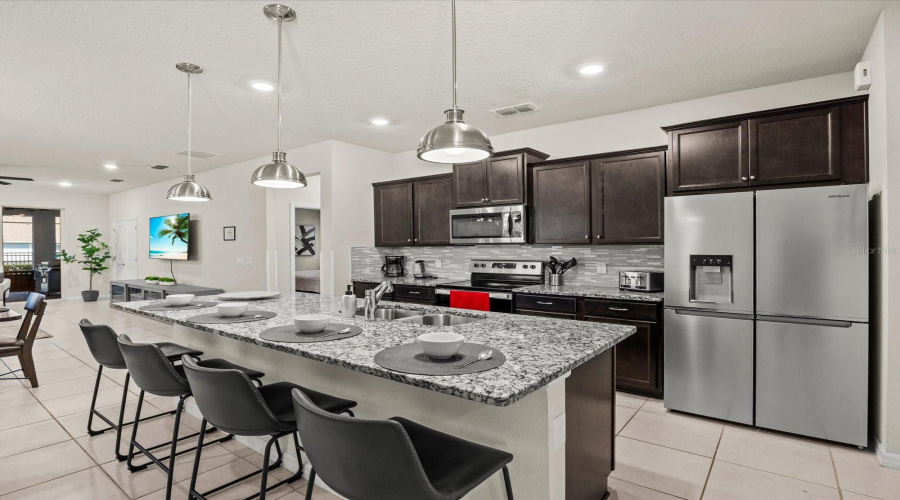 DAVENPORT, Florida 33897, 7 Bedrooms Bedrooms, ,5 BathroomsBathrooms,Residential,For Sale,LILAC,0,MFRS5154199