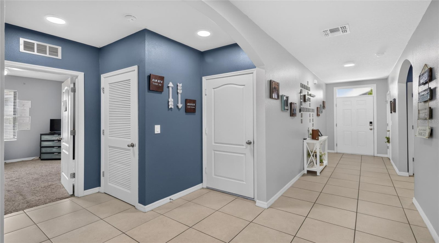 DAVENPORT, Florida 33837, 4 Bedrooms Bedrooms, ,2 BathroomsBathrooms,Residential,For Sale,LUDISIA,0,MFRS5154343