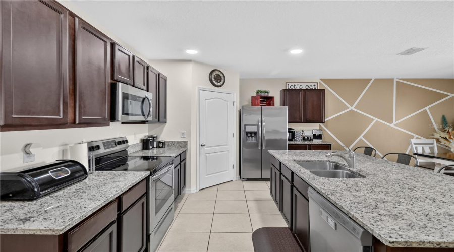 DAVENPORT, Florida 33837, 4 Bedrooms Bedrooms, ,2 BathroomsBathrooms,Residential,For Sale,LUDISIA,0,MFRS5154343