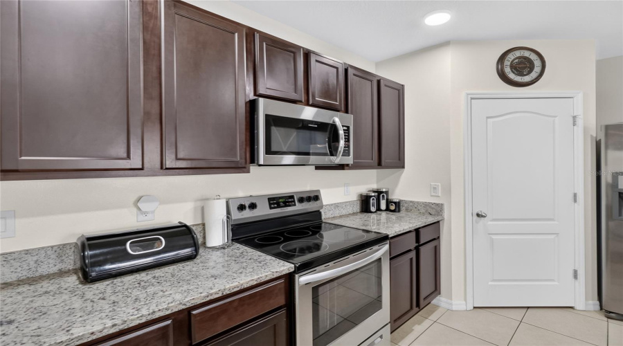 DAVENPORT, Florida 33837, 4 Bedrooms Bedrooms, ,2 BathroomsBathrooms,Residential,For Sale,LUDISIA,0,MFRS5154343