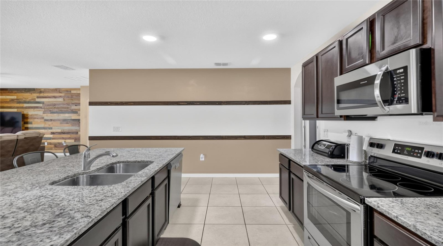 DAVENPORT, Florida 33837, 4 Bedrooms Bedrooms, ,2 BathroomsBathrooms,Residential,For Sale,LUDISIA,0,MFRS5154343