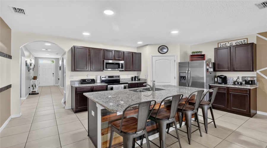 DAVENPORT, Florida 33837, 4 Bedrooms Bedrooms, ,2 BathroomsBathrooms,Residential,For Sale,LUDISIA,0,MFRS5154343