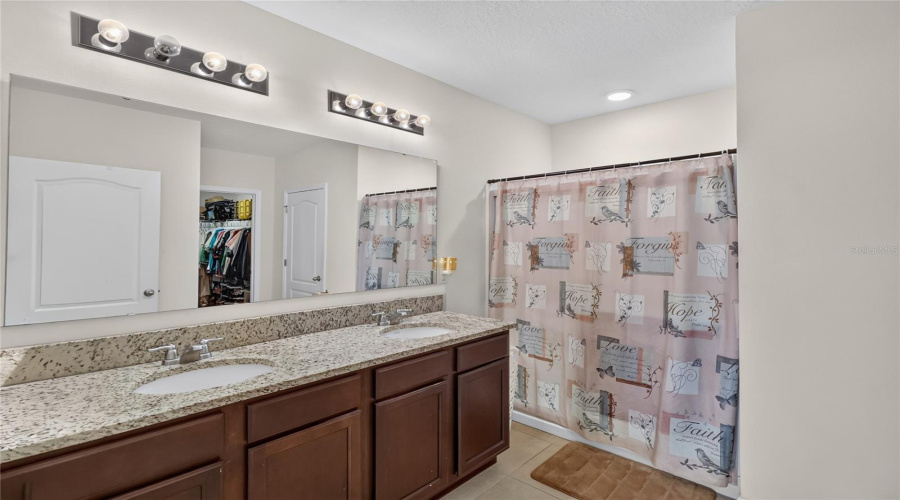 DAVENPORT, Florida 33837, 4 Bedrooms Bedrooms, ,2 BathroomsBathrooms,Residential,For Sale,LUDISIA,0,MFRS5154343