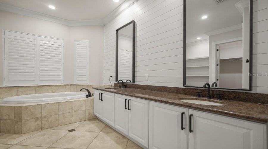 KISSIMMEE, Florida 34747, 5 Bedrooms Bedrooms, ,5 BathroomsBathrooms,Residential,For Sale,GATHERING,0,MFRO6427758