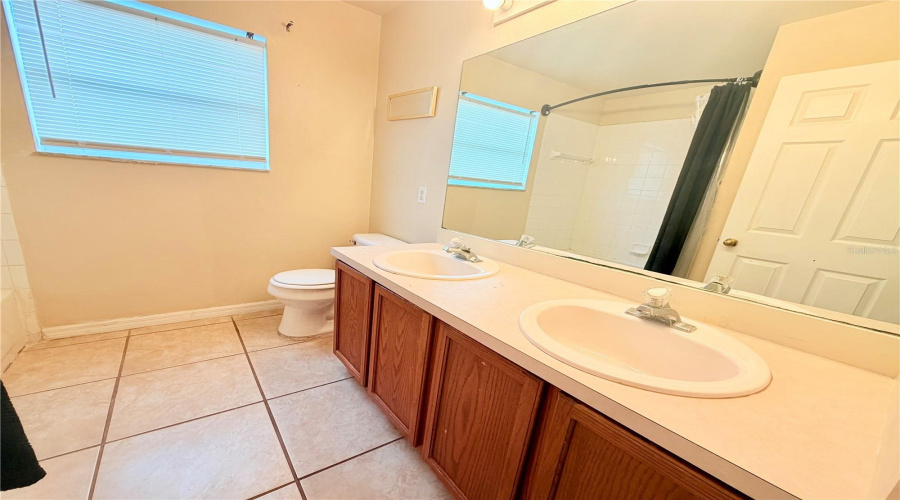 KISSIMMEE, Florida 34746, 4 Bedrooms Bedrooms, ,2 BathroomsBathrooms,Residential,For Sale,LUGANO,0,MFRO6427986