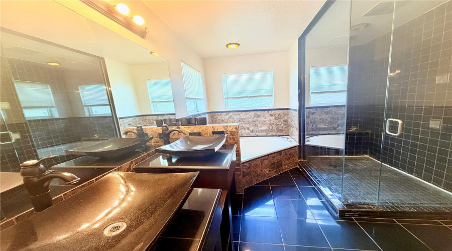 KISSIMMEE, Florida 34746, 4 Bedrooms Bedrooms, ,2 BathroomsBathrooms,Residential,For Sale,LUGANO,0,MFRO6427986