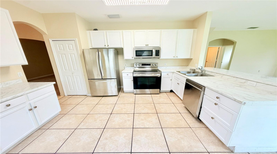 KISSIMMEE, Florida 34746, 4 Bedrooms Bedrooms, ,2 BathroomsBathrooms,Residential,For Sale,LUGANO,0,MFRO6427986