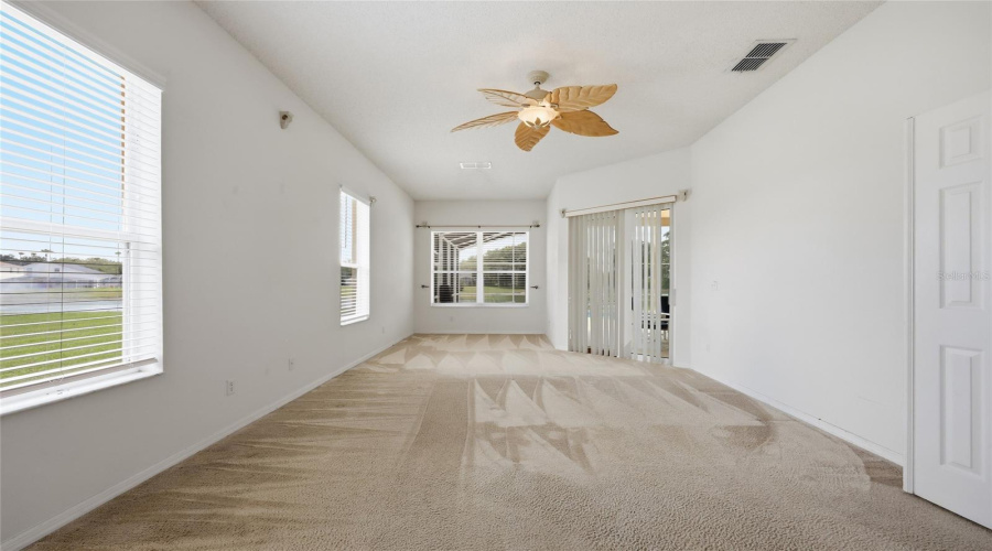 DAVENPORT, Florida 33837, 6 Bedrooms Bedrooms, ,4 BathroomsBathrooms,Residential,For Sale,BLOOMINGDALE,0,MFRO6428119