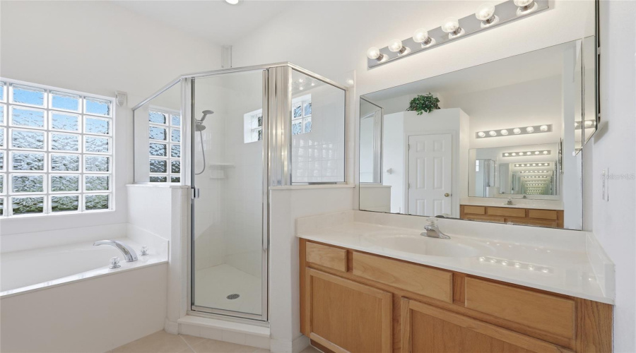 DAVENPORT, Florida 33837, 6 Bedrooms Bedrooms, ,4 BathroomsBathrooms,Residential,For Sale,BLOOMINGDALE,0,MFRO6428119