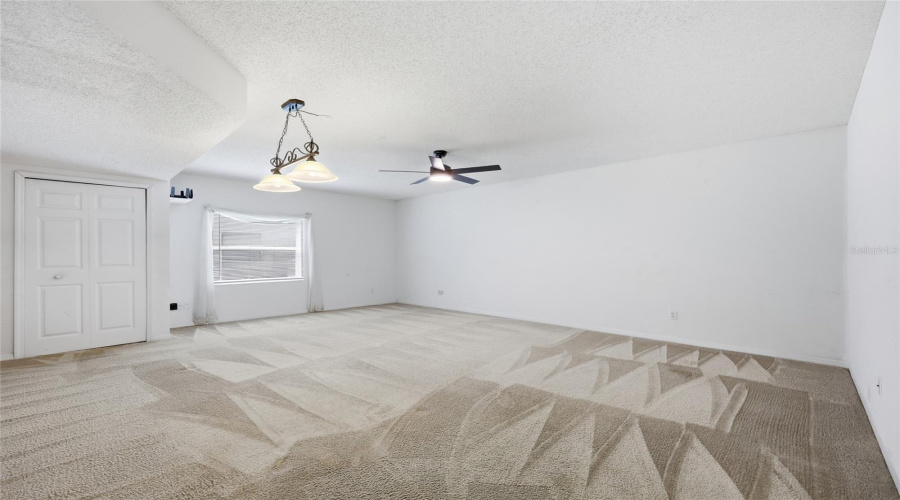 DAVENPORT, Florida 33837, 6 Bedrooms Bedrooms, ,4 BathroomsBathrooms,Residential,For Sale,BLOOMINGDALE,0,MFRO6428119