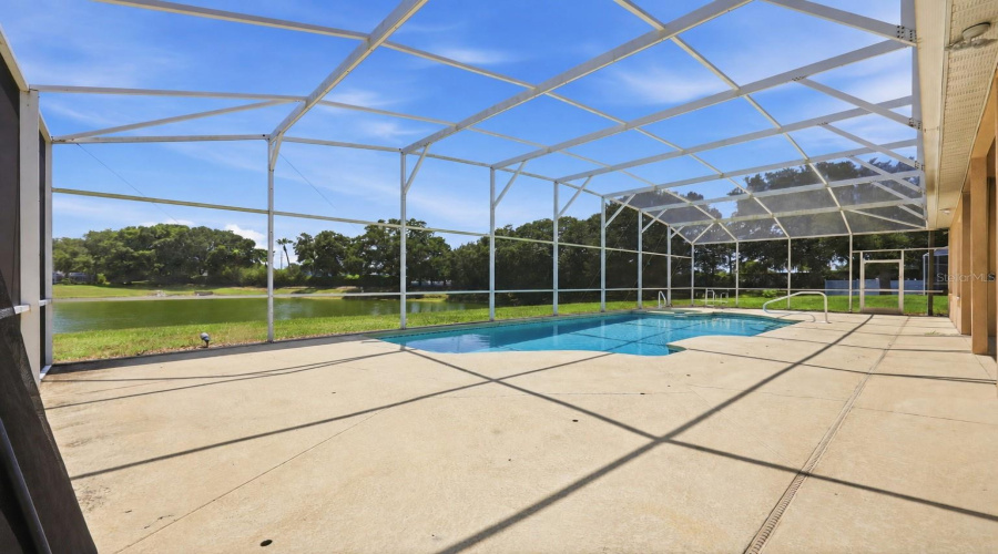 DAVENPORT, Florida 33837, 6 Bedrooms Bedrooms, ,4 BathroomsBathrooms,Residential,For Sale,BLOOMINGDALE,0,MFRO6428119