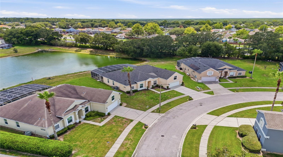 DAVENPORT, Florida 33837, 6 Bedrooms Bedrooms, ,4 BathroomsBathrooms,Residential,For Sale,BLOOMINGDALE,0,MFRO6428119