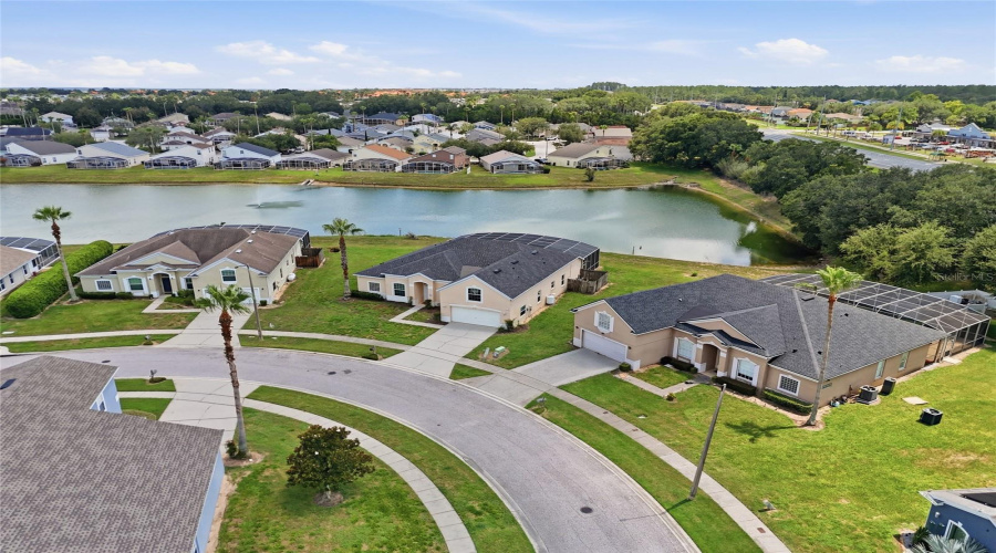DAVENPORT, Florida 33837, 6 Bedrooms Bedrooms, ,4 BathroomsBathrooms,Residential,For Sale,BLOOMINGDALE,0,MFRO6428119