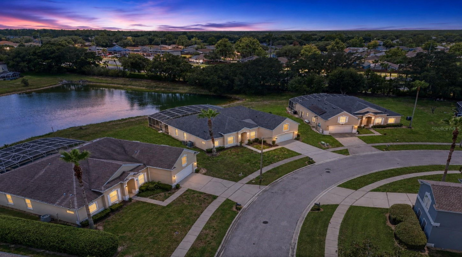 DAVENPORT, Florida 33837, 6 Bedrooms Bedrooms, ,4 BathroomsBathrooms,Residential,For Sale,BLOOMINGDALE,0,MFRO6428119