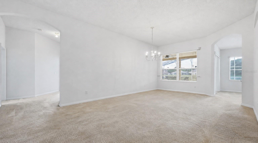 DAVENPORT, Florida 33837, 6 Bedrooms Bedrooms, ,4 BathroomsBathrooms,Residential,For Sale,BLOOMINGDALE,0,MFRO6428119