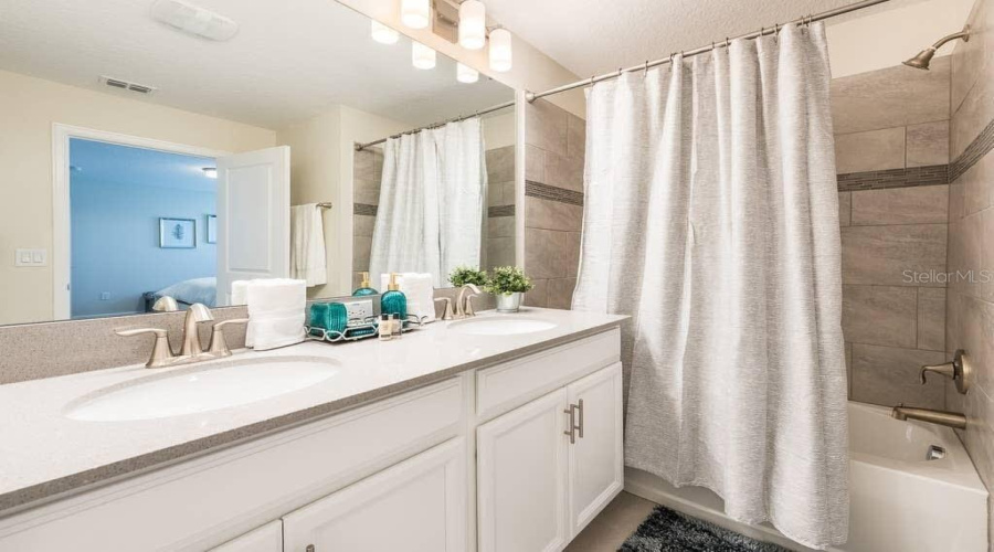 KISSIMMEE, Florida 34746, 4 Bedrooms Bedrooms, ,3 BathroomsBathrooms,Residential,For Sale,LOVE STOREY,0,MFRO6426441