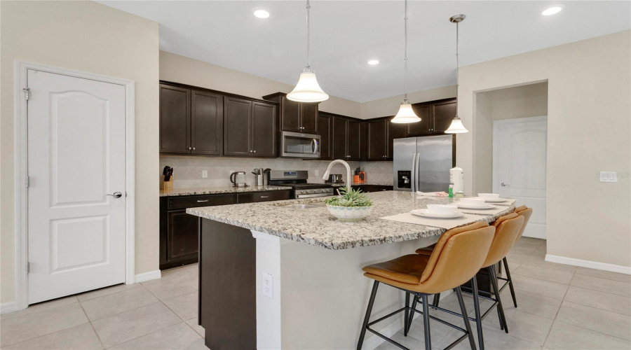 DAVENPORT, Florida 33837, 5 Bedrooms Bedrooms, ,4 BathroomsBathrooms,Residential,For Sale,MISTY OAK,0,MFRO6328372