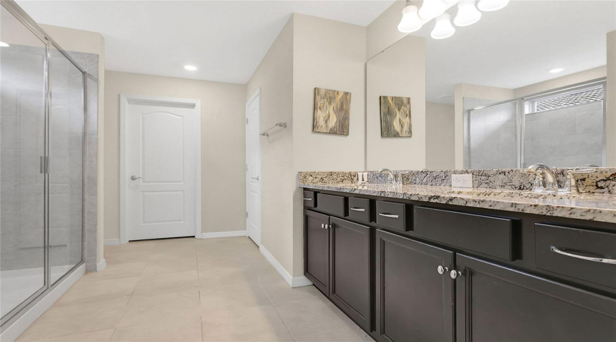 DAVENPORT, Florida 33837, 5 Bedrooms Bedrooms, ,4 BathroomsBathrooms,Residential,For Sale,MISTY OAK,0,MFRO6328372