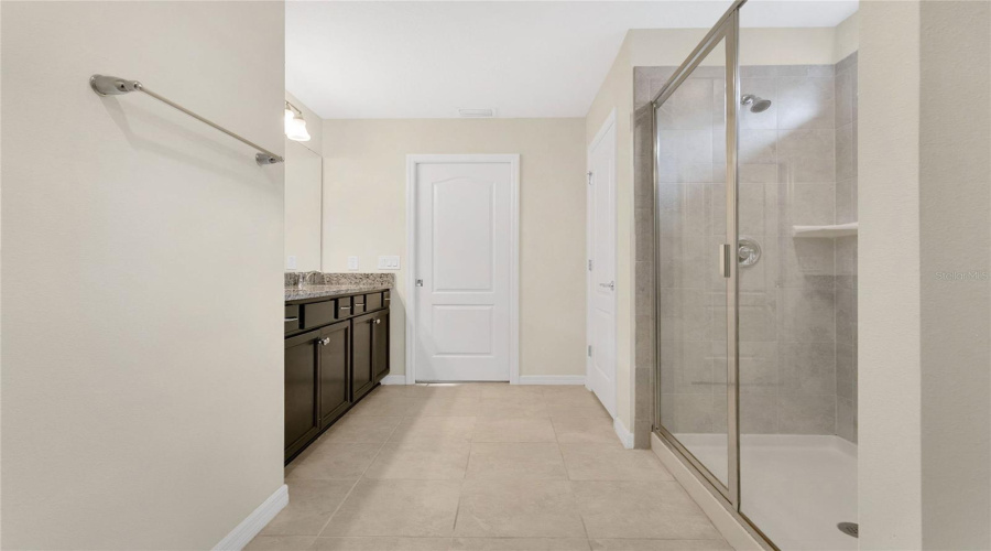 DAVENPORT, Florida 33837, 5 Bedrooms Bedrooms, ,4 BathroomsBathrooms,Residential,For Sale,MISTY OAK,0,MFRO6328372