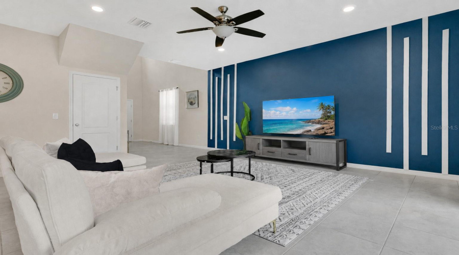 DAVENPORT, Florida 33837, 5 Bedrooms Bedrooms, ,4 BathroomsBathrooms,Residential,For Sale,MISTY OAK,0,MFRO6328372