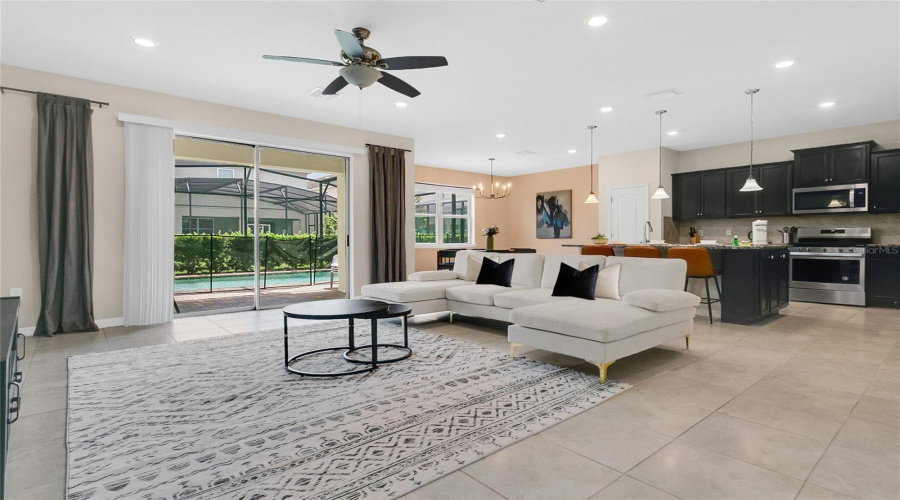 DAVENPORT, Florida 33837, 5 Bedrooms Bedrooms, ,4 BathroomsBathrooms,Residential,For Sale,MISTY OAK,0,MFRO6328372