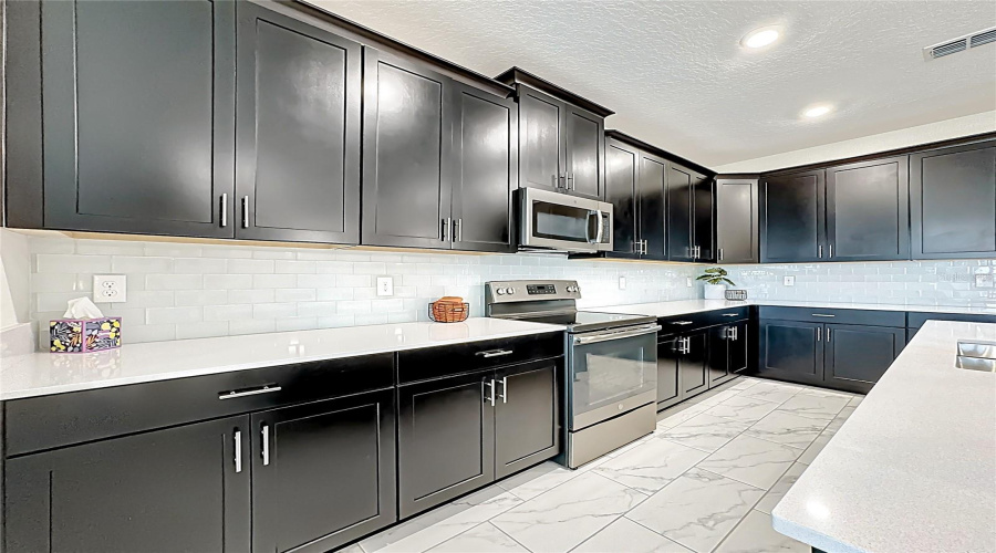 DAVENPORT, Florida 33896, 6 Bedrooms Bedrooms, ,5 BathroomsBathrooms,Residential,For Sale,DROP SHOT,0,MFRO6351796