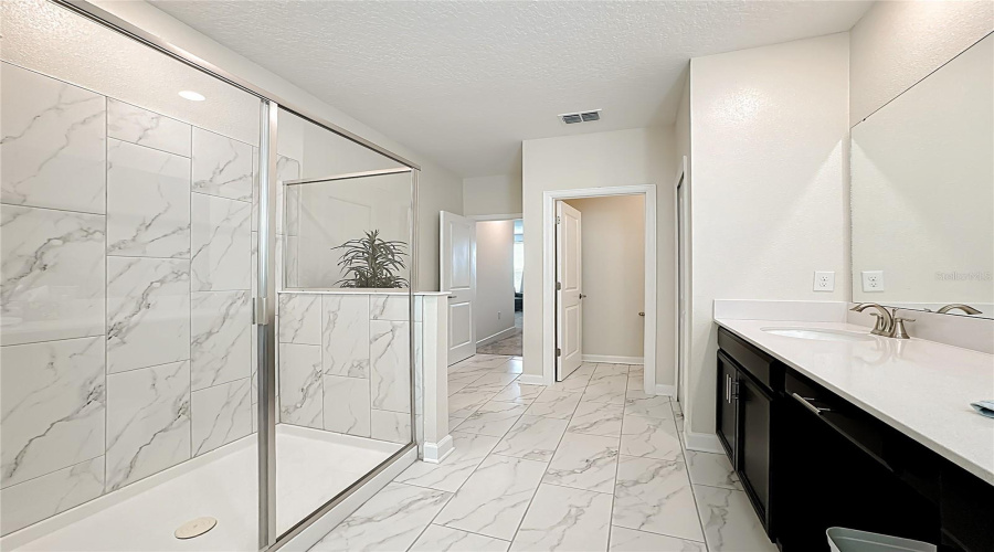 DAVENPORT, Florida 33896, 6 Bedrooms Bedrooms, ,5 BathroomsBathrooms,Residential,For Sale,DROP SHOT,0,MFRO6351796