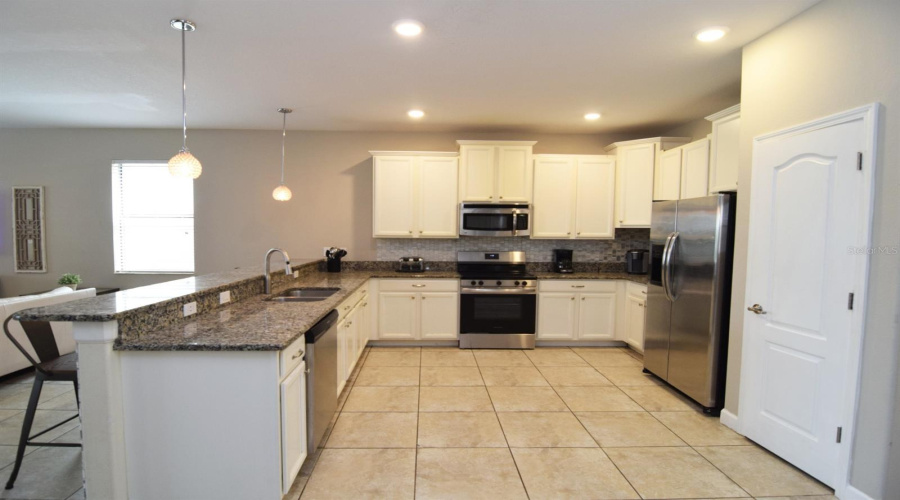 Kitchen with breakfast bar