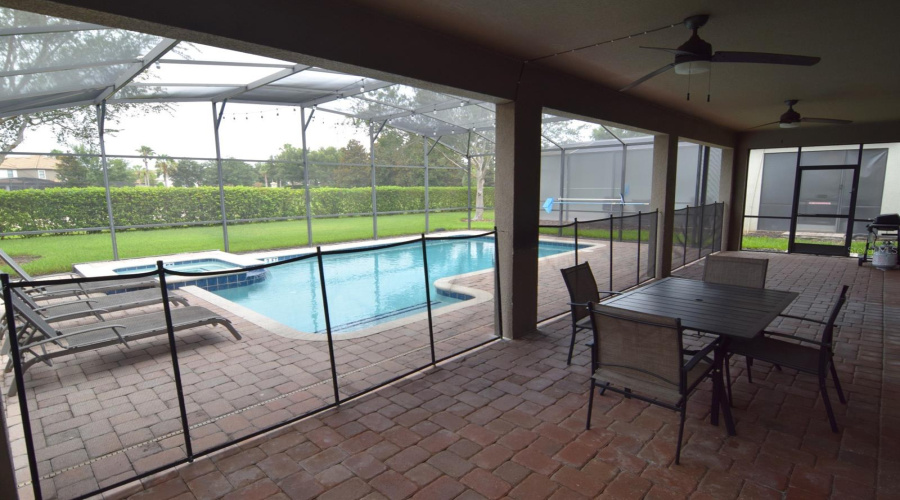 Shaded dining area & pool
