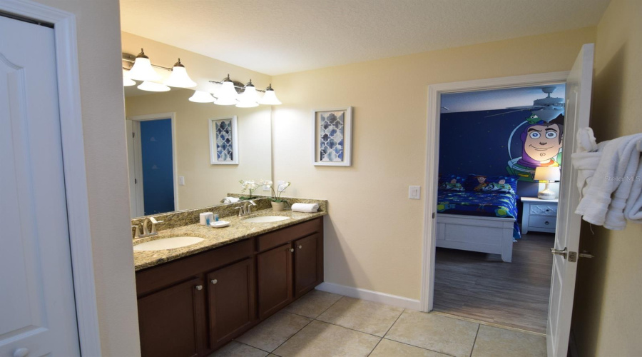 Jack and Jill bathroom with shower for bedrooms 4 & 5