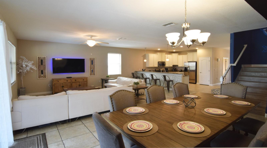 Formal dining area & lounge