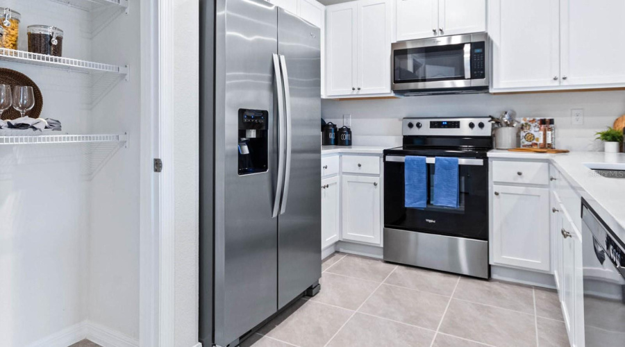 DAVENPORT, Florida 33837, 3 Bedrooms Bedrooms, ,2 BathroomsBathrooms,Residential,For Sale,SWAN SWIM,0,MFRO6428387
