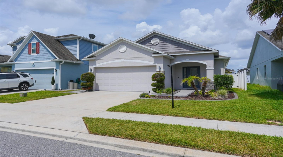 DAVENPORT, Florida 33896, 3 Bedrooms Bedrooms, ,2 BathroomsBathrooms,Residential,For Sale,VILLAVISTA,0,MFRO6409065