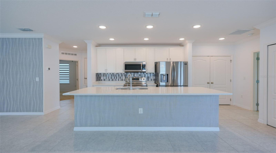 DAVENPORT, Florida 33896, 3 Bedrooms Bedrooms, ,2 BathroomsBathrooms,Residential,For Sale,VILLAVISTA,0,MFRO6409065