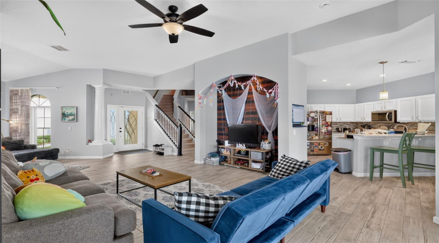 DAVENPORT, Florida 33897, 5 Bedrooms Bedrooms, ,4 BathroomsBathrooms,Residential,For Sale,CALABAY PARC,0,MFRO6428495