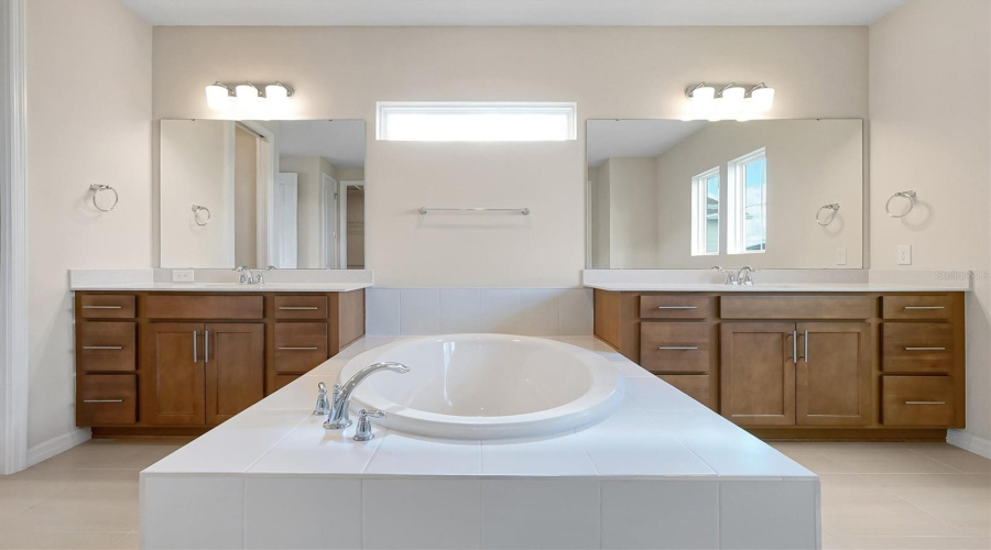 ORLANDO, Florida 32836, 4 Bedrooms Bedrooms, ,4 BathroomsBathrooms,Residential,For Sale,PARK CLIFF,0,MFRO6428454