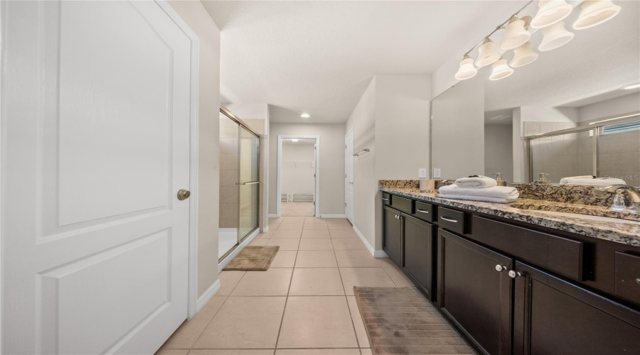KISSIMMEE, Florida 34747, 5 Bedrooms Bedrooms, ,4 BathroomsBathrooms,Residential,For Sale,PRAGUE,0,MFRS5154202