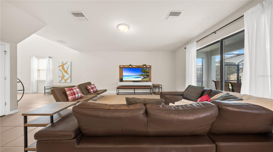 KISSIMMEE, Florida 34747, 5 Bedrooms Bedrooms, ,4 BathroomsBathrooms,Residential,For Sale,PRAGUE,0,MFRS5154202