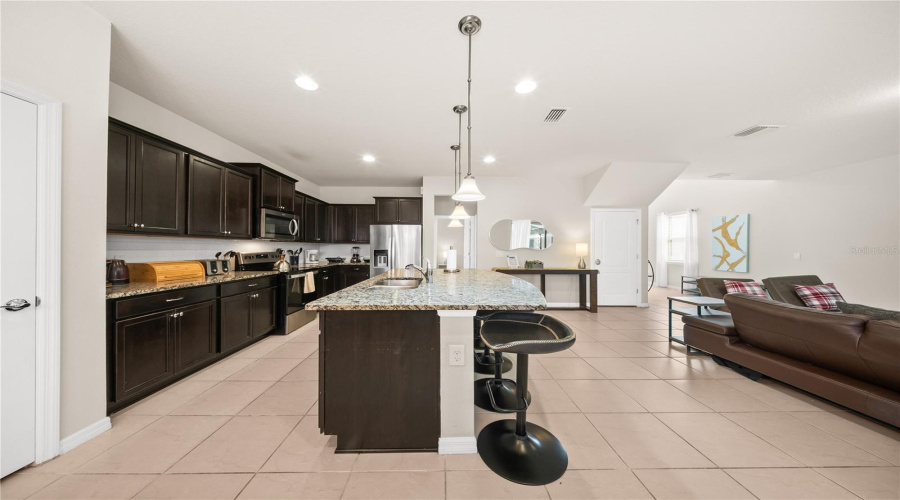 KISSIMMEE, Florida 34747, 5 Bedrooms Bedrooms, ,4 BathroomsBathrooms,Residential,For Sale,PRAGUE,0,MFRS5154202