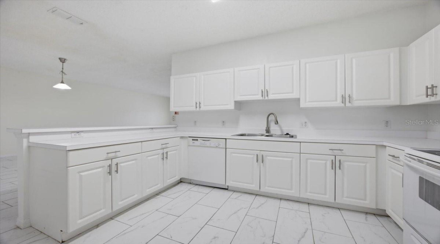 KISSIMMEE, Florida 34747, 3 Bedrooms Bedrooms, ,2 BathroomsBathrooms,Residential,For Sale,SUN LAKE,0,MFRO6428098