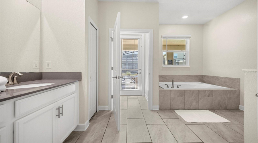 KISSIMMEE, Florida 34746, 8 Bedrooms Bedrooms, ,5 BathroomsBathrooms,Residential,For Sale,TARGET,0,MFRO6427050
