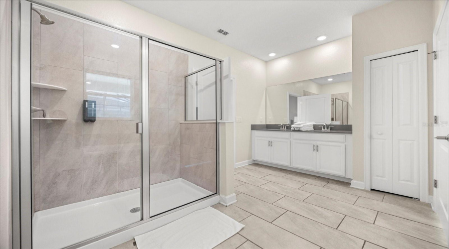 KISSIMMEE, Florida 34746, 8 Bedrooms Bedrooms, ,5 BathroomsBathrooms,Residential,For Sale,TARGET,0,MFRO6427050