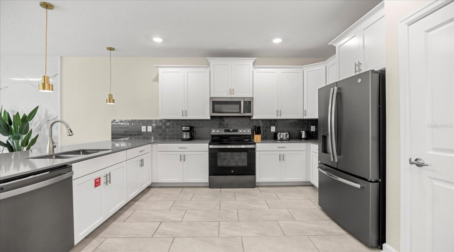 KISSIMMEE, Florida 34746, 8 Bedrooms Bedrooms, ,5 BathroomsBathrooms,Residential,For Sale,TARGET,0,MFRO6427050