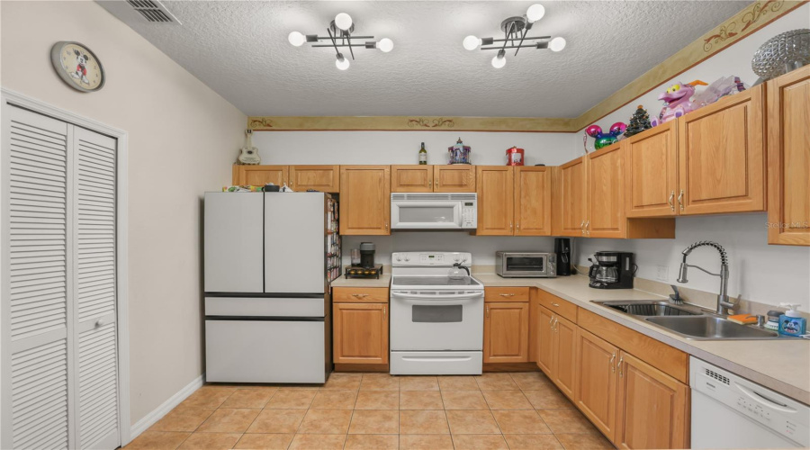 KISSIMMEE, Florida 34747, 3 Bedrooms Bedrooms, ,2 BathroomsBathrooms,Residential,For Sale,SUN LAKE,0,MFRO6428576