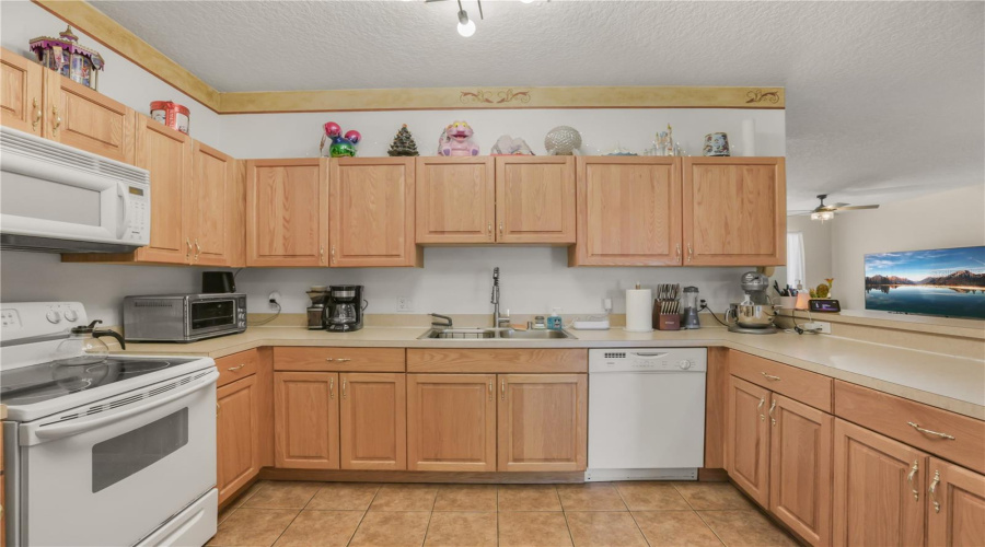 KISSIMMEE, Florida 34747, 3 Bedrooms Bedrooms, ,2 BathroomsBathrooms,Residential,For Sale,SUN LAKE,0,MFRO6428576