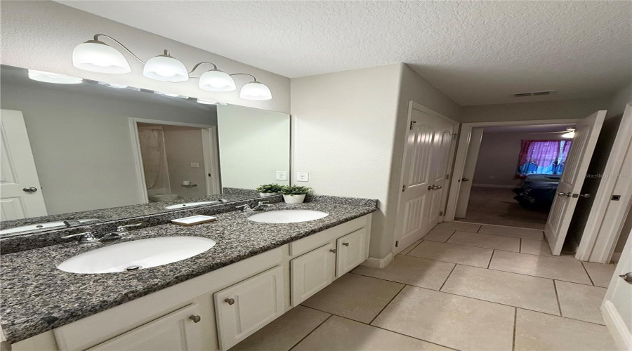 DAVENPORT, Florida 33837, 6 Bedrooms Bedrooms, ,4 BathroomsBathrooms,Residential,For Sale,WILDWOOD,0,MFRGC541695