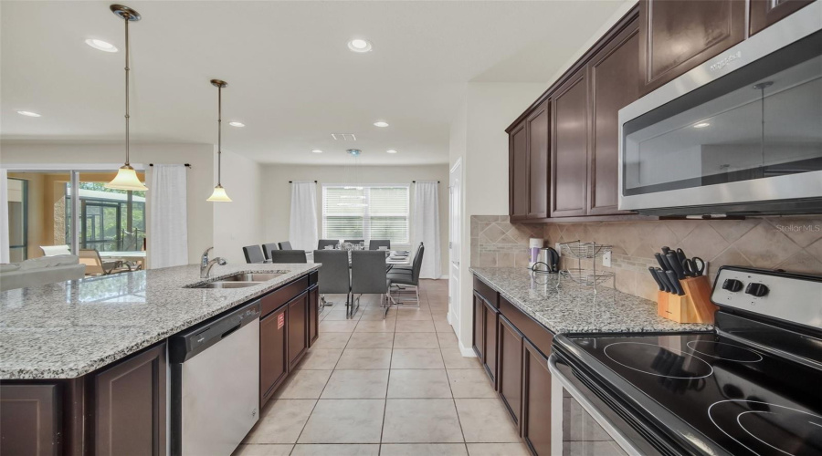 KISSIMMEE, Florida 34747, 5 Bedrooms Bedrooms, ,4 BathroomsBathrooms,Residential,For Sale,NICE,0,MFRO6428506
